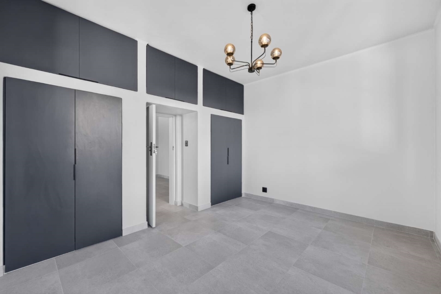 1 Bedroom Property for Sale in Sea Point Western Cape